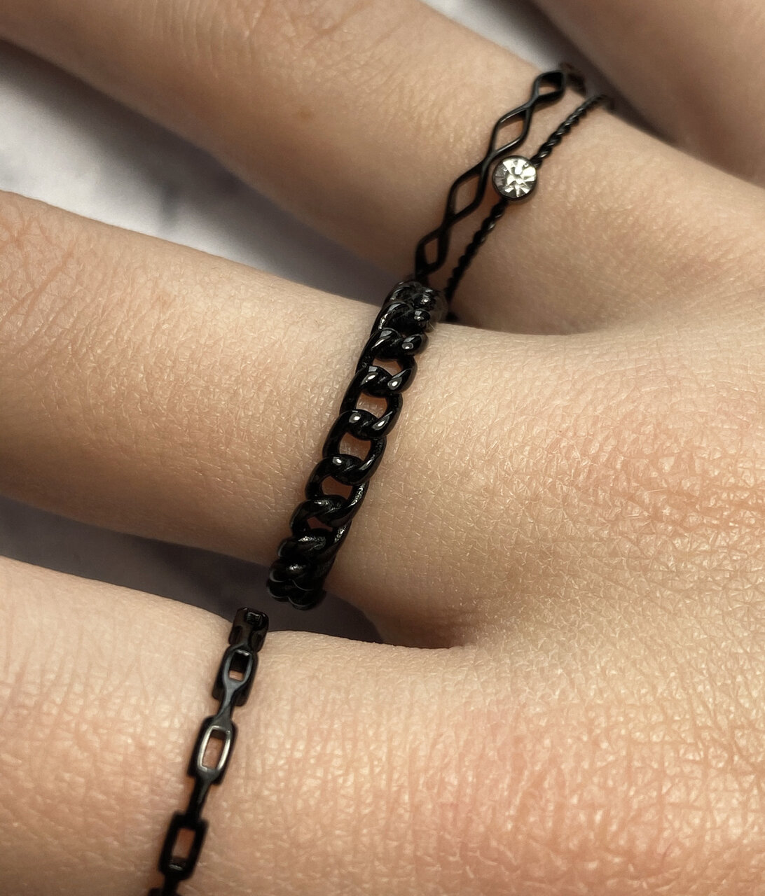 R947 Shine Bright Twisted Black and white crystal