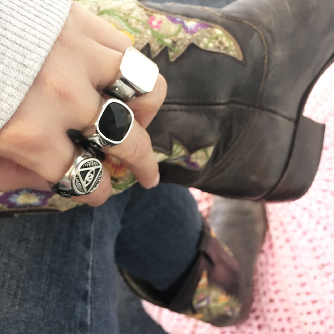 R594 Vintage Seal Stylish Shiny Steel