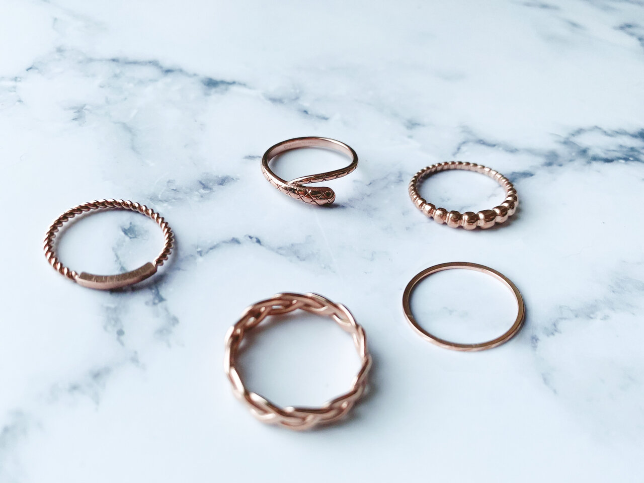 Charmin’s statement ring R1059 Balletjes Tabs Lopend Rosegoldplated