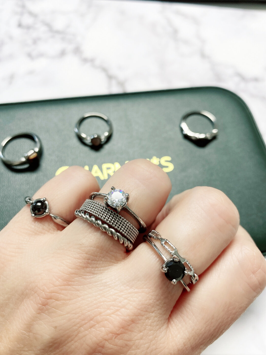 Charmin’s Classic Princess Black Ring Goud R1195
