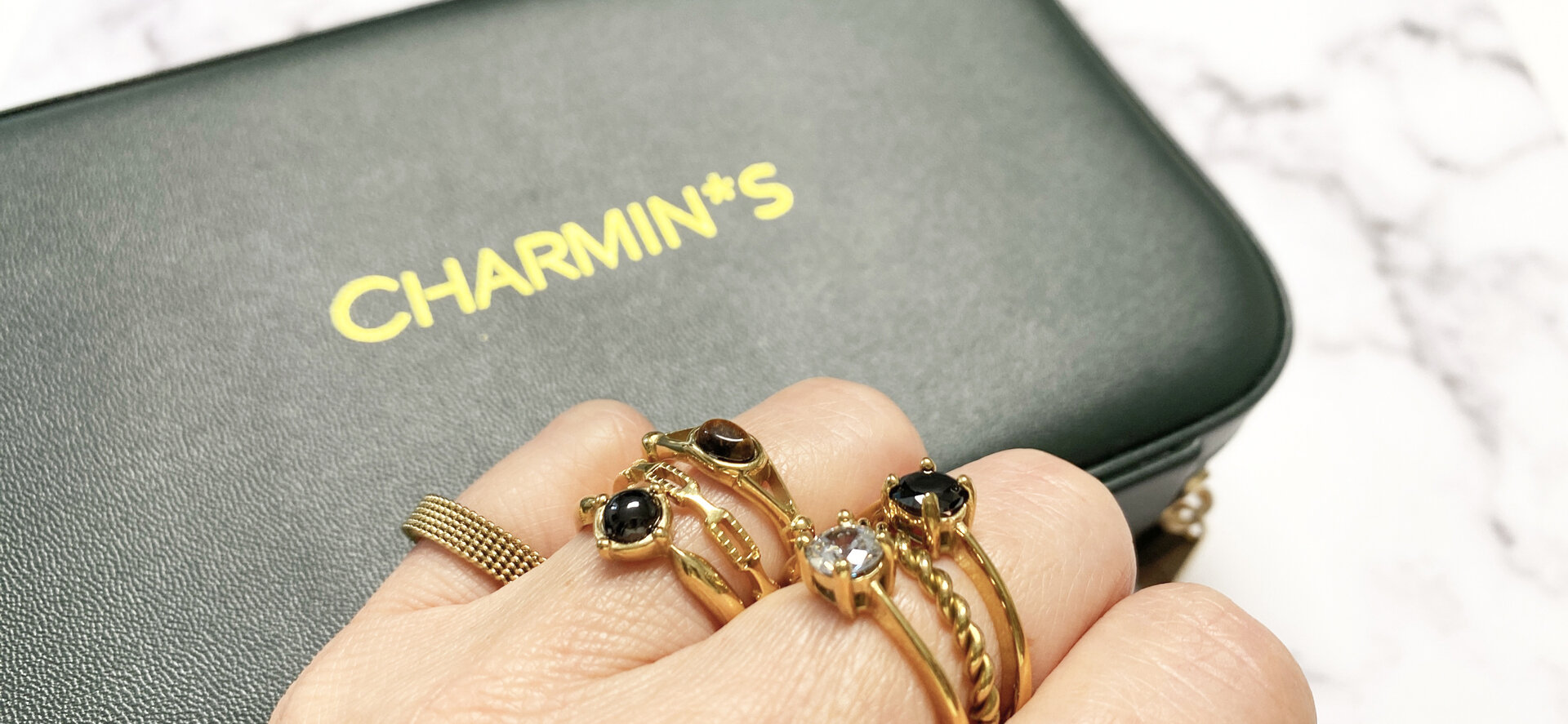 Charmin’s Classic Princess Black Ring Goud R1195