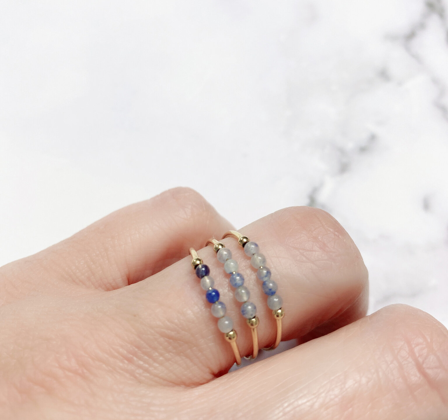 Charmin's Anxiety Ring Blauwe Aventurijn Edelsteen Kraaltjes Goldplated Palm R1199
