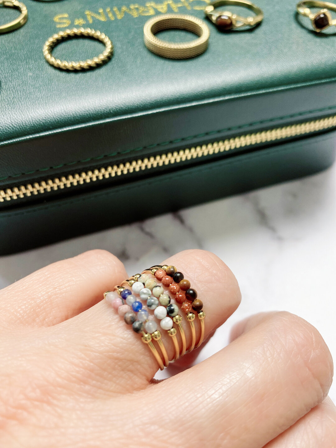 Charmin's Anxiety Ring Blauwe Aventurijn Edelsteen Kraaltjes Goldplated Palm R1199