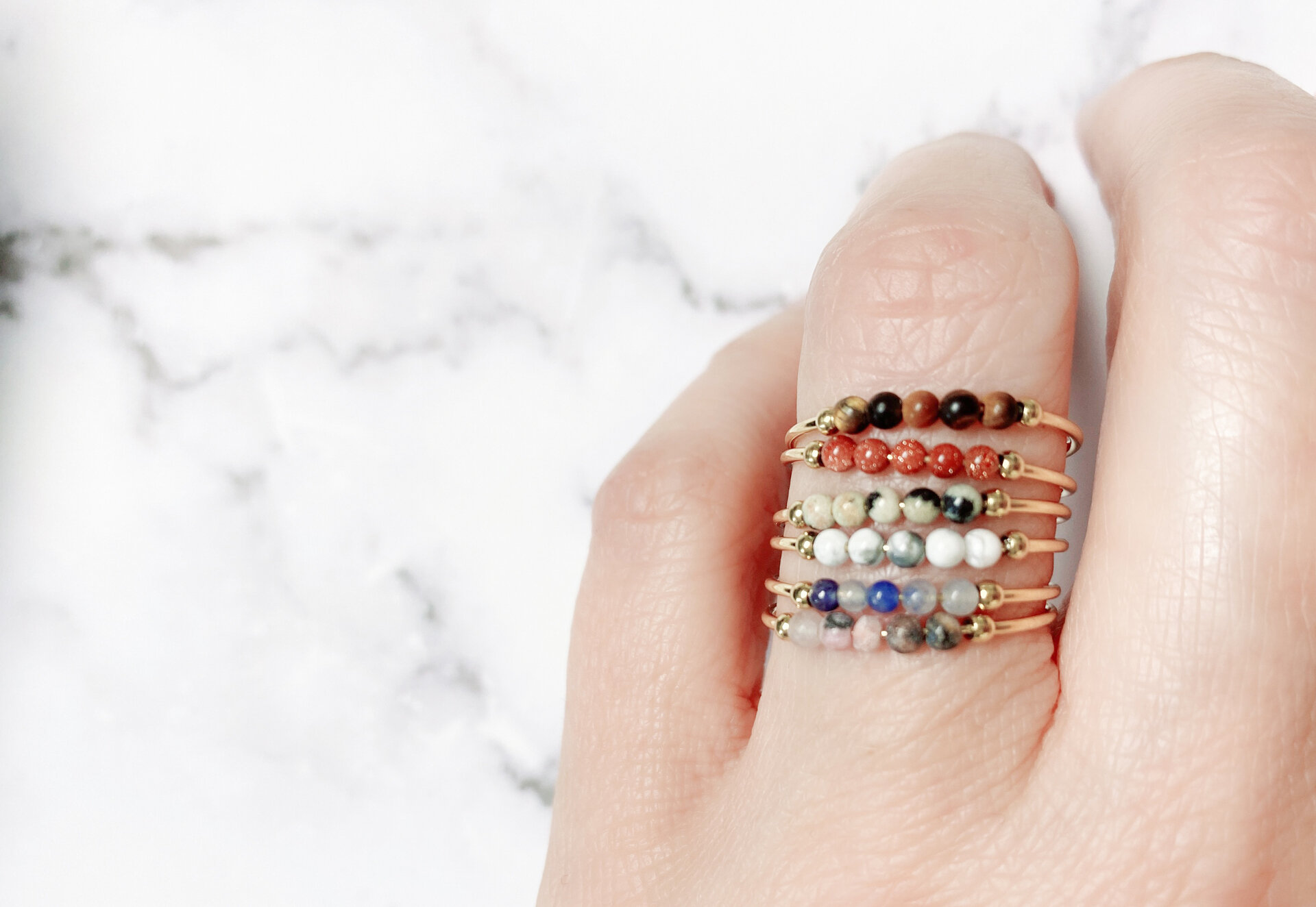 Charmin's Anxiety Ring Blauwe Aventurijn Edelsteen Kraaltjes Goldplated Palm R1199