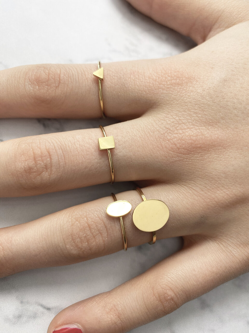Charmin’s goudkleurige stapelring R721 Minimalist Rectangle goldplated staal