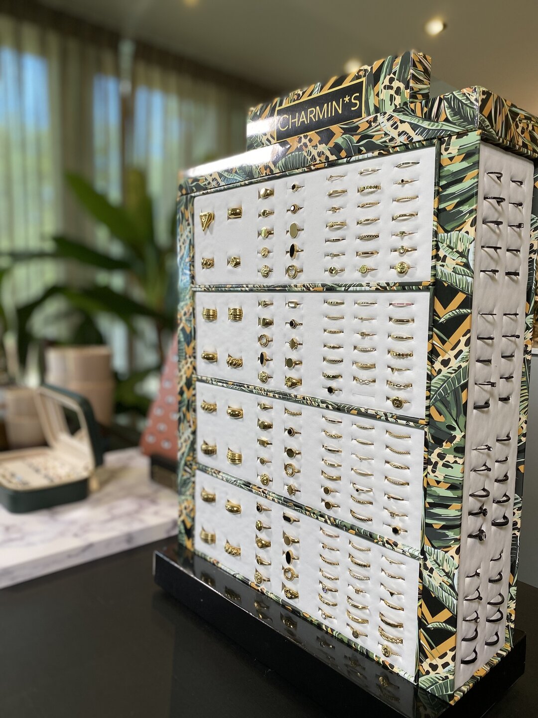 Charmin's Grote Tafel Draaidisplay voor 360 ringen, zonder ringen