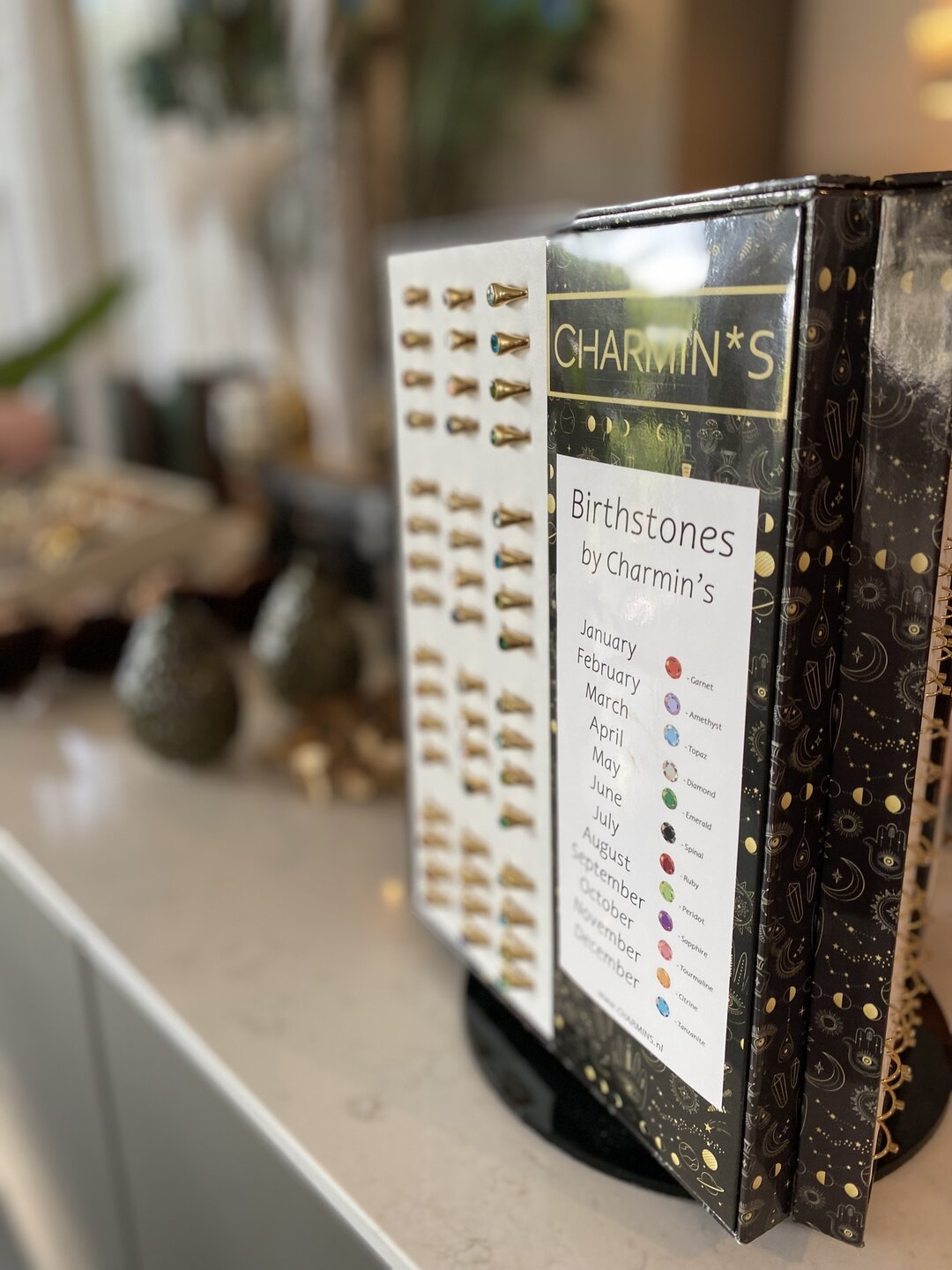 Charmin's Gouden Birtstones Tafel Draaidisplay MET 144 ringen