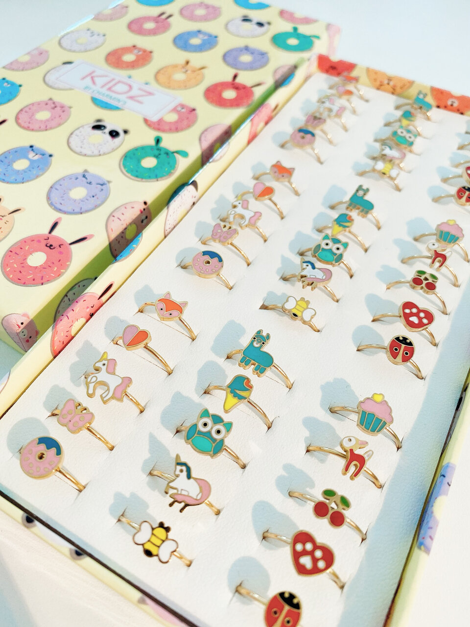 Kidz "Donut" Easy Order met Display, stalen goldplated kinderringen in 3 maatjes (3)