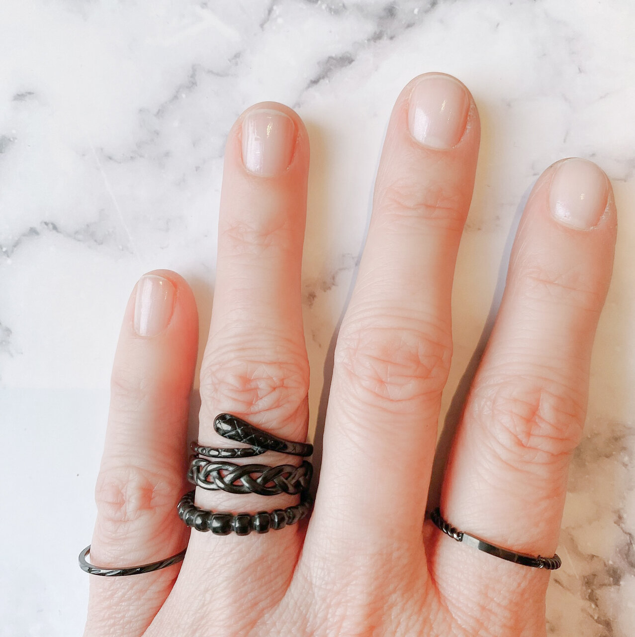 Charmin’s basisring R1031 Gedraaid met een Plaatje Rosegoldplated