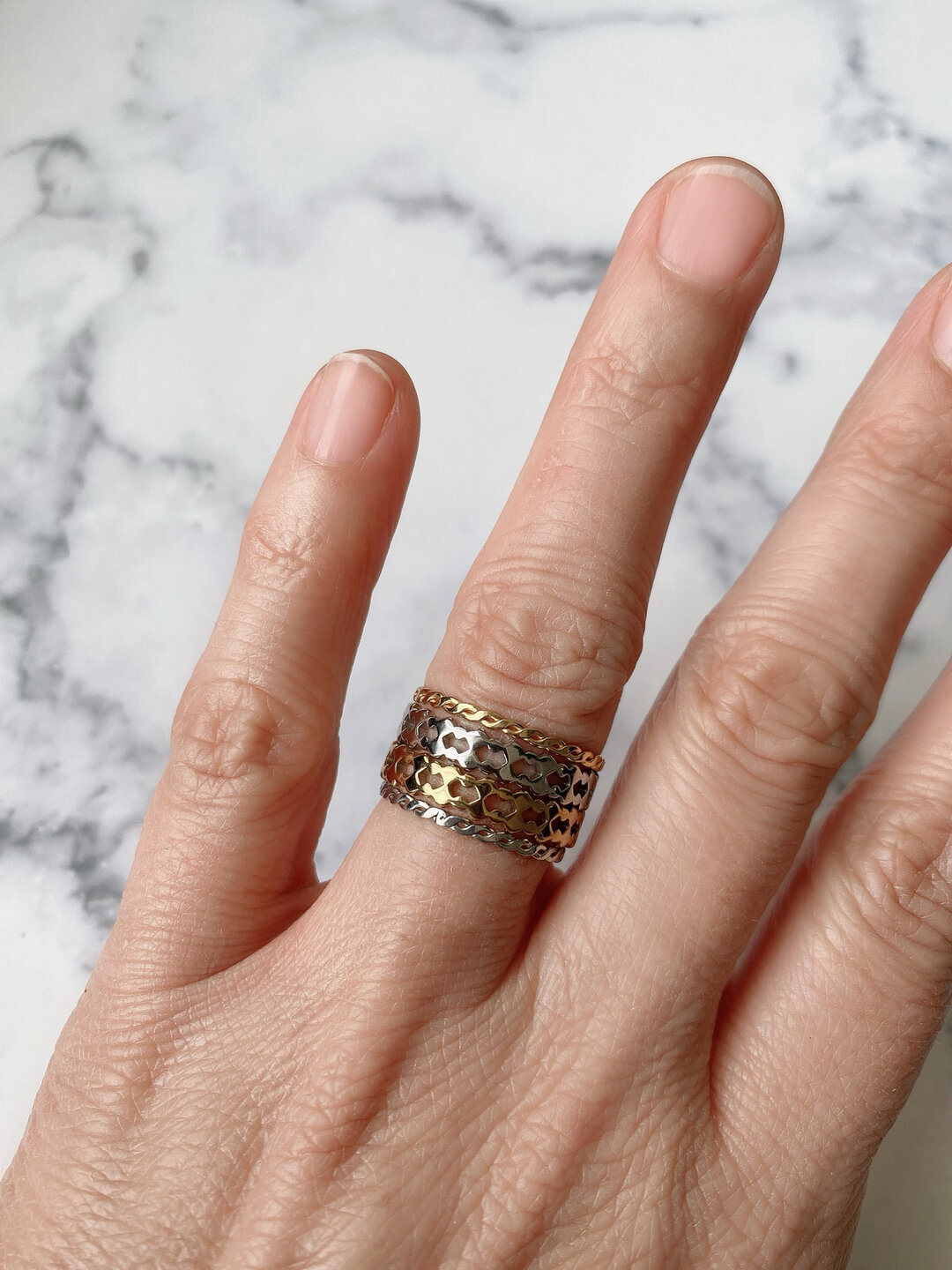 Charmin&rsquo;s gevlochten ring R1011 Curvy Tiny Chain Rosegoldplated Steel
