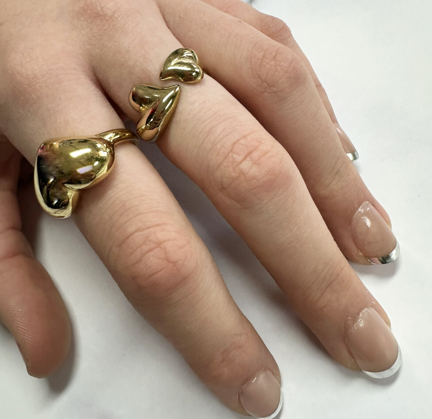 Charmin's Goudkleurige Chunky Ring met Twee Hartjes Staal R1773 – Romantisch en Sterk
