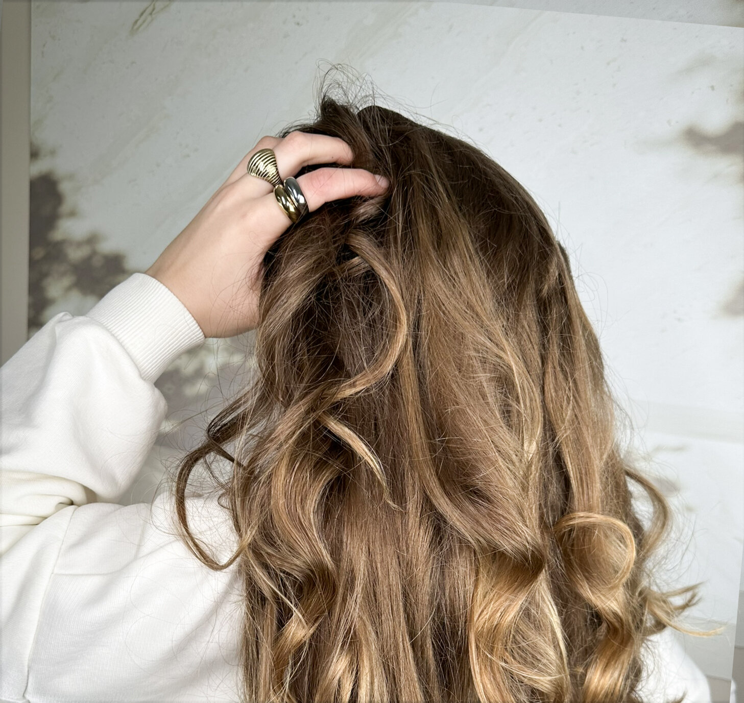Charmin's Goudkleurige Chunky Ring met Vintage Bolvorm R1796 – Klassiek en Gedurfd