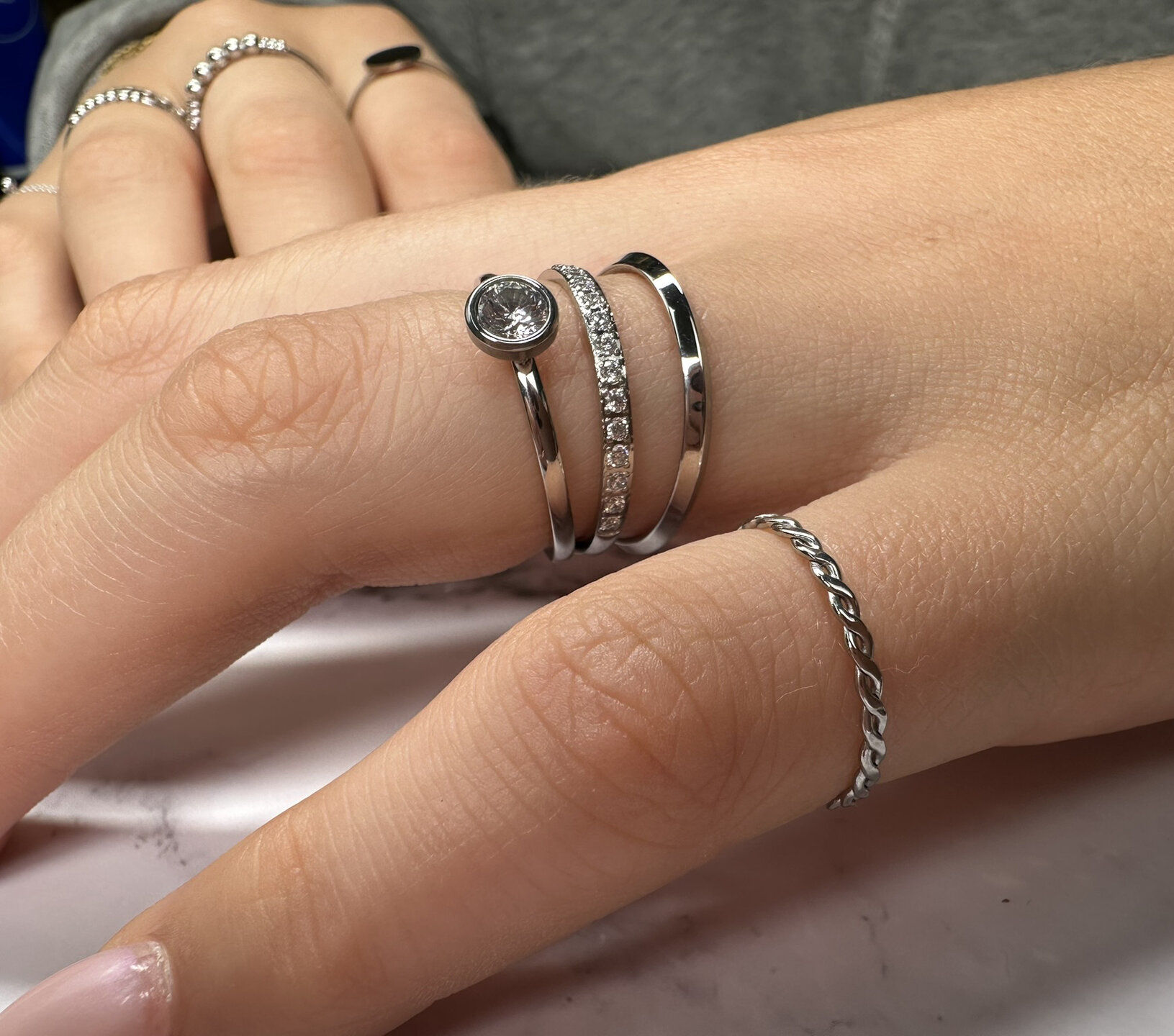 Charmin's Ring Birthstone April Witte Kristal Staal Iconic R488.