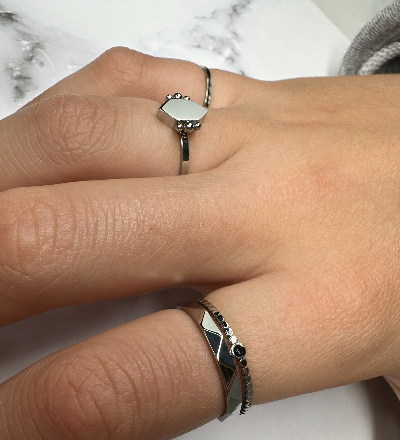 Charmin&#039;s Ring Zwarte Kristal Staal Iconic Vintage R1637