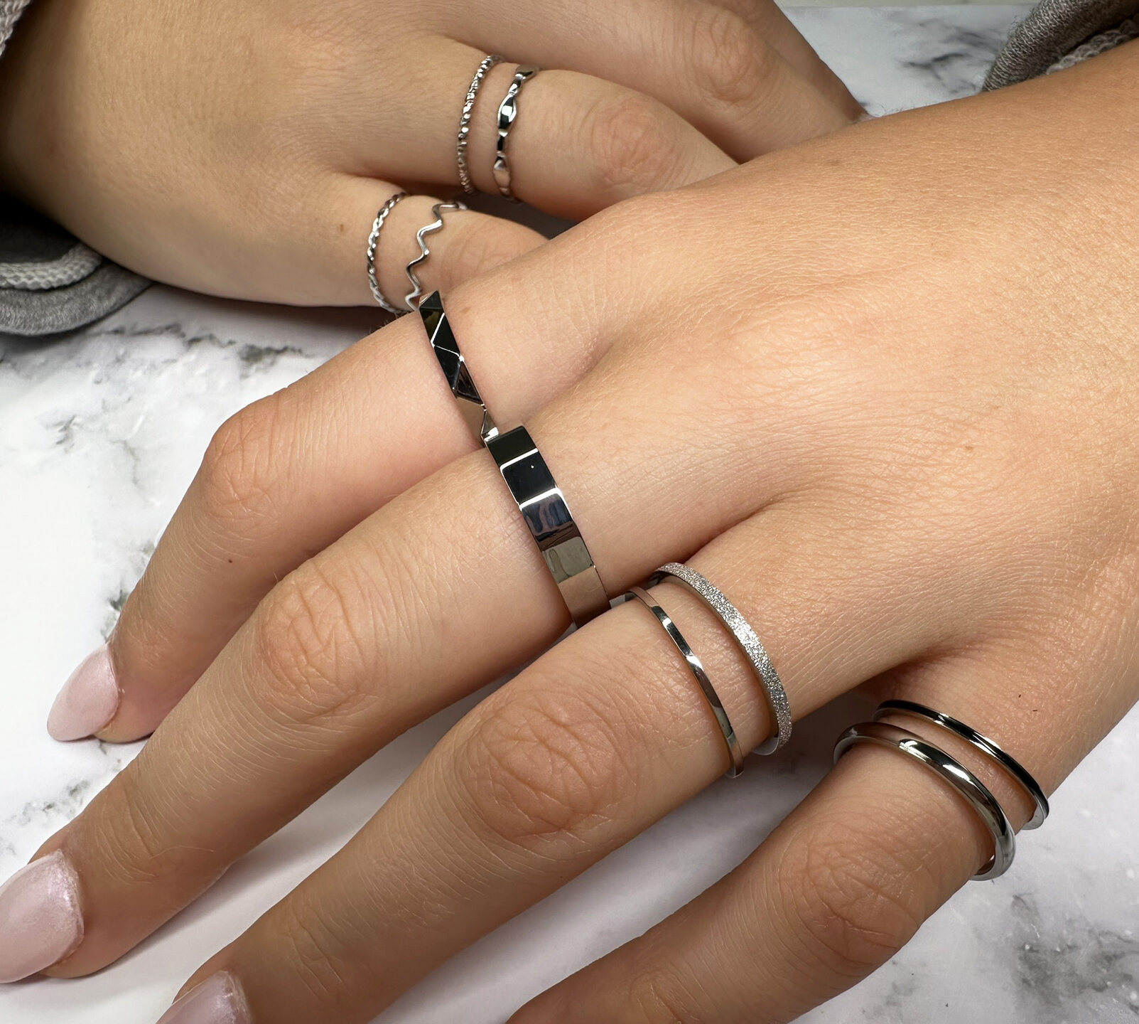 Charmin&#039;s Caterpillar Angled Base Ring 4mm Steel R1559