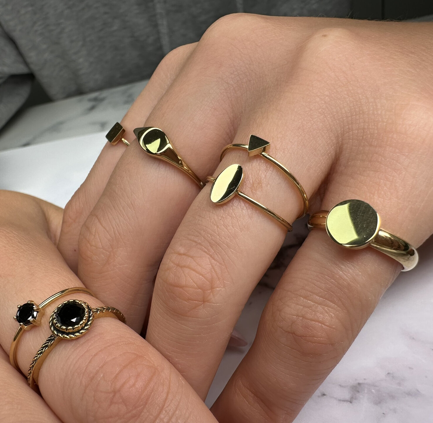 R723 Minimalist Triangle Gold Steel