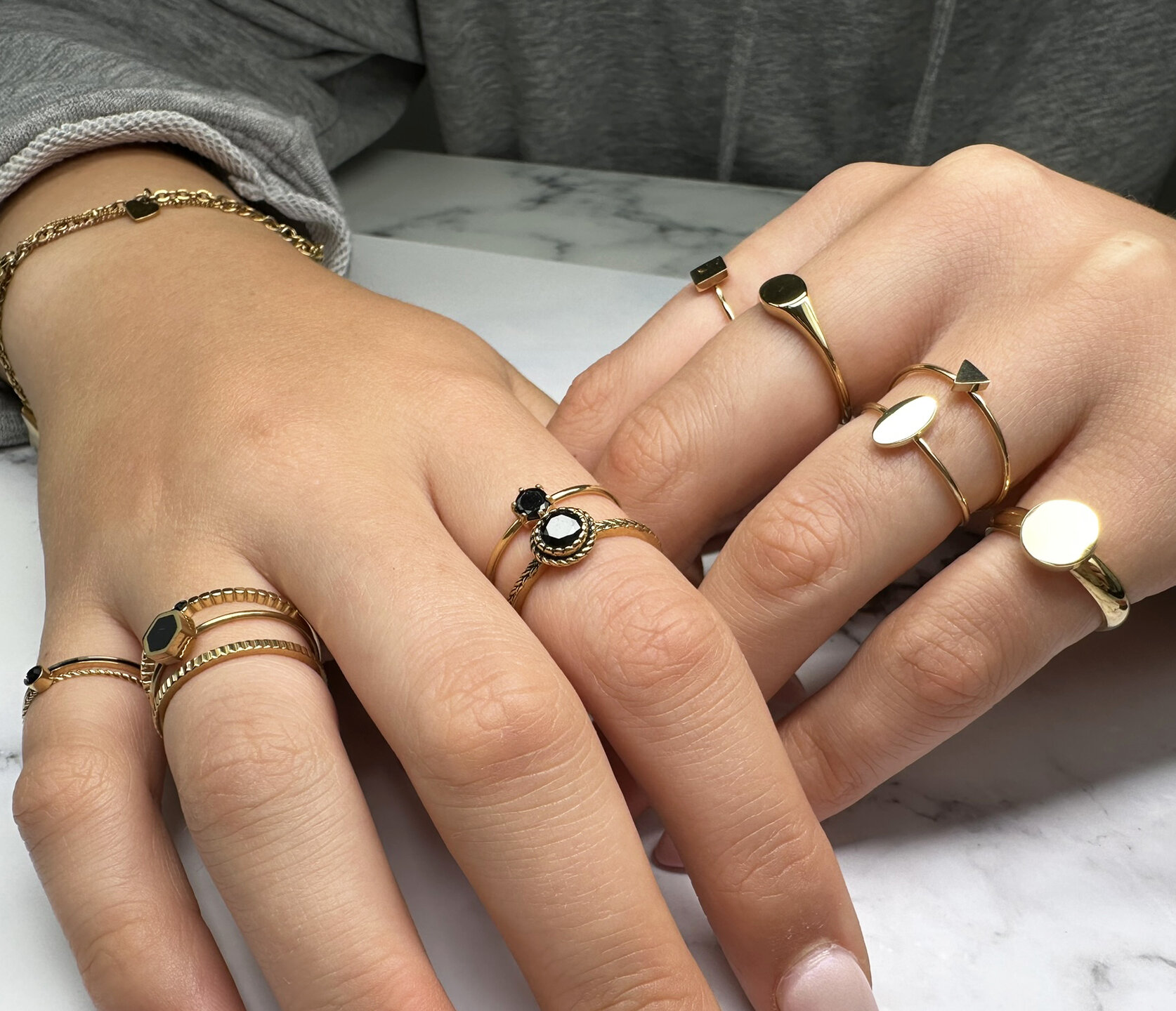 R723 Minimalist Triangle Gold Steel
