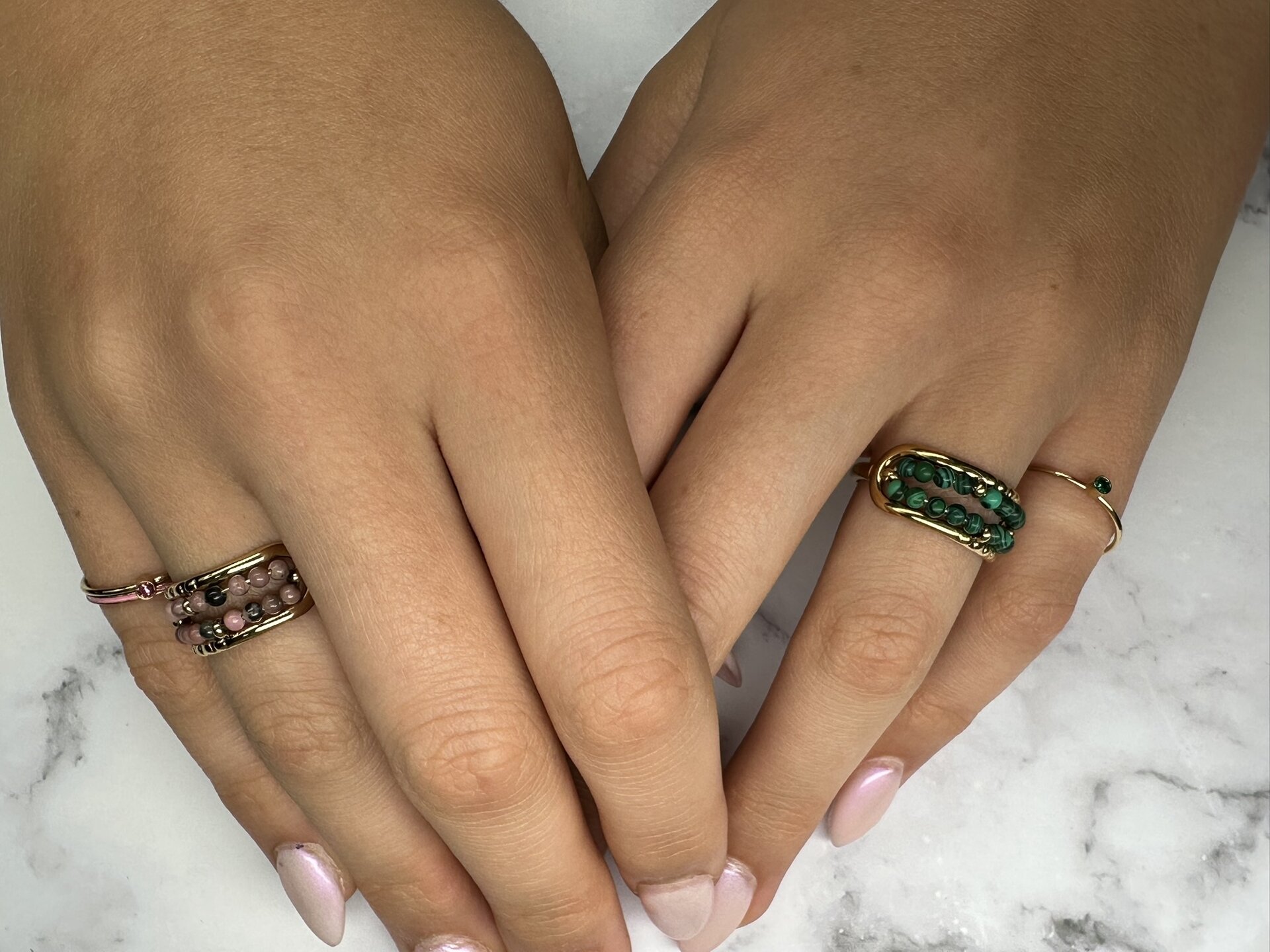 KR96/ 790  Shine Bright Emerald Shiny Gold