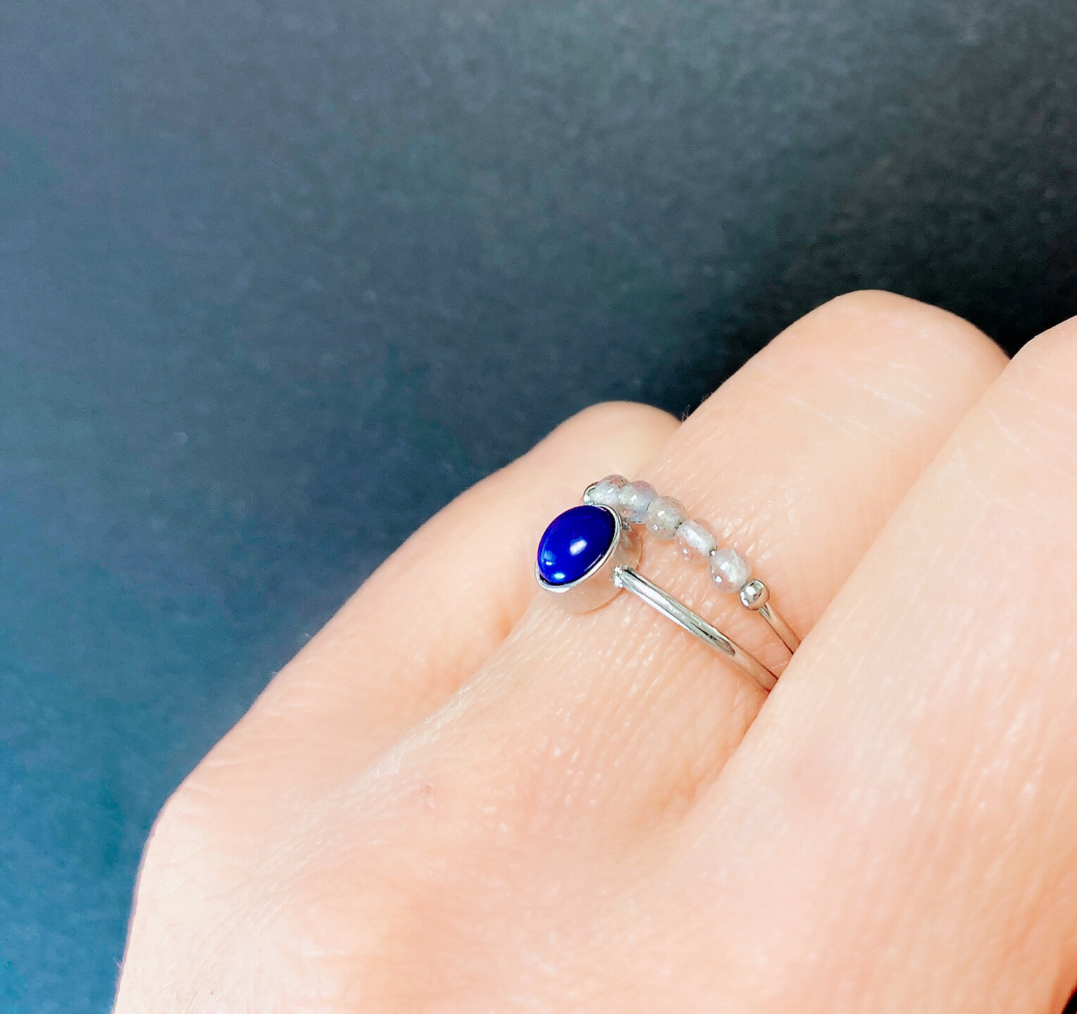 Charmin&#039;s Ring Round Stone Dark Blue Howlite Gemstone 5mm Steel R1051