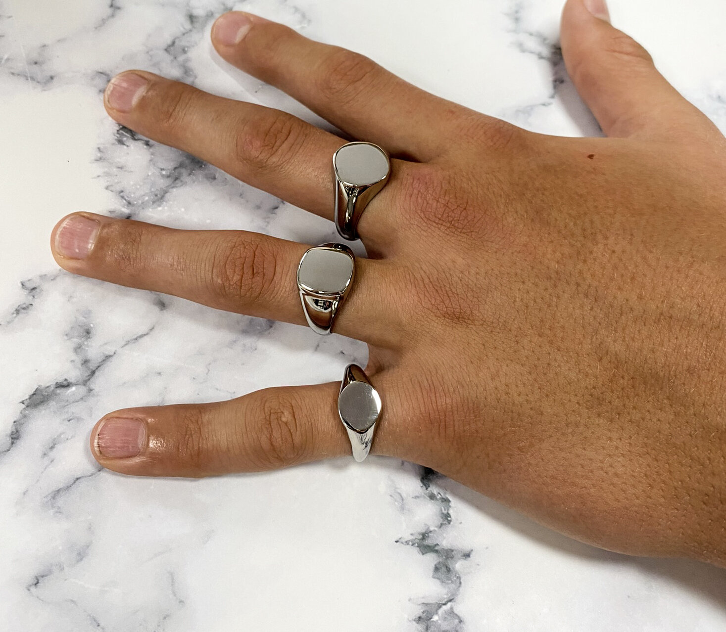 Charmin&#039;s UNI Men&#039;s Signet Ring Large Oval Steel R970