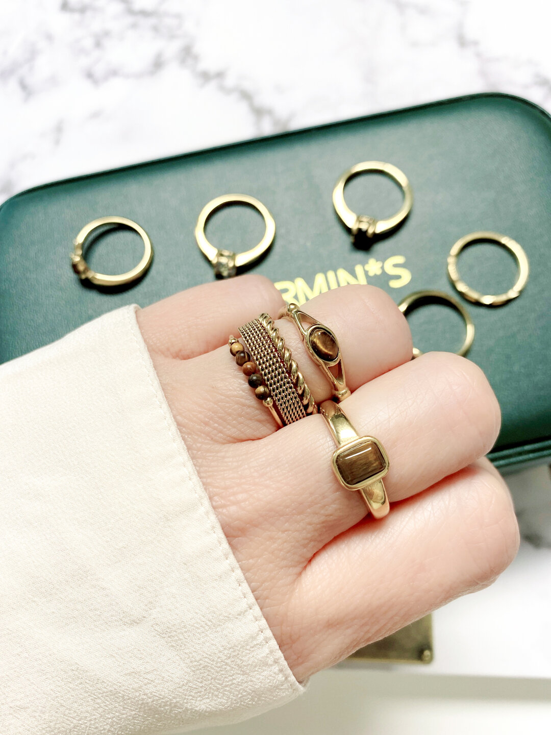 Charmins ovaler eleganter Ring mit Opal-Edelstein, Gold R1154
