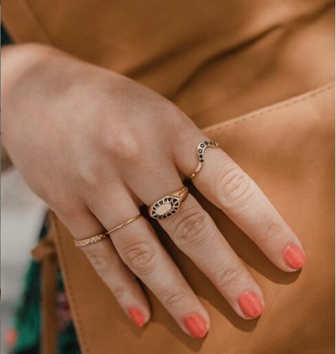 Charmin&rsquo;s goudkleurige stapelring R674 Fancy Seal goldplated staal