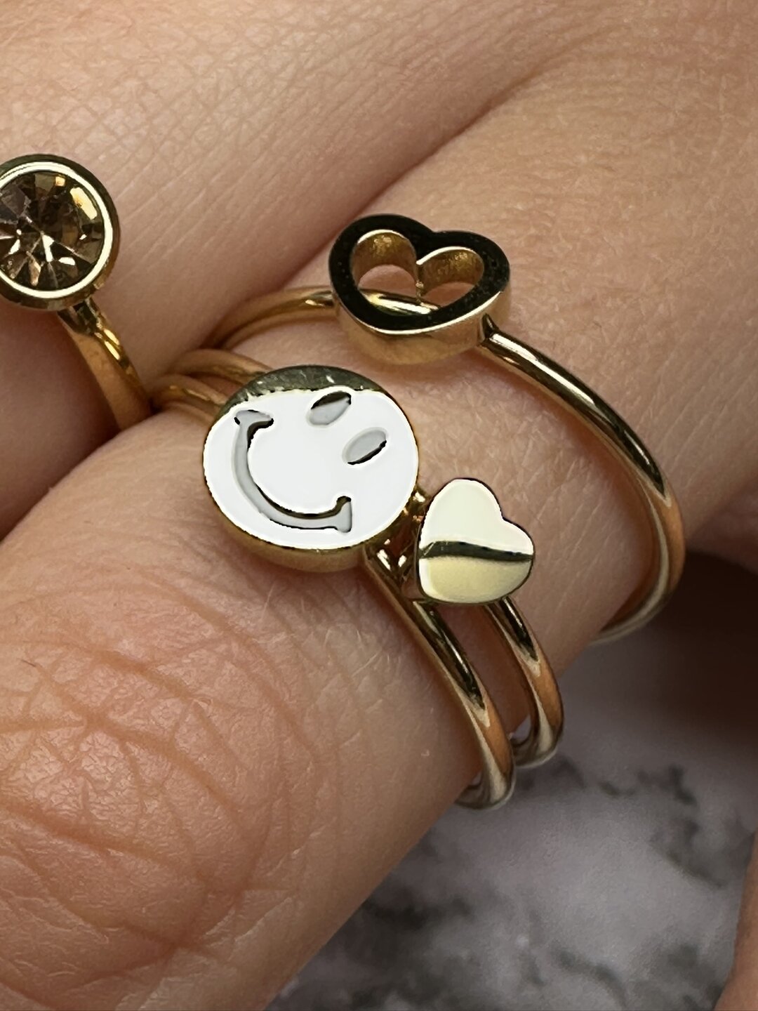 Goudkleurig Smiley Kinderring Staal KR165 &ndash; Vrolijkheid op je Vinger