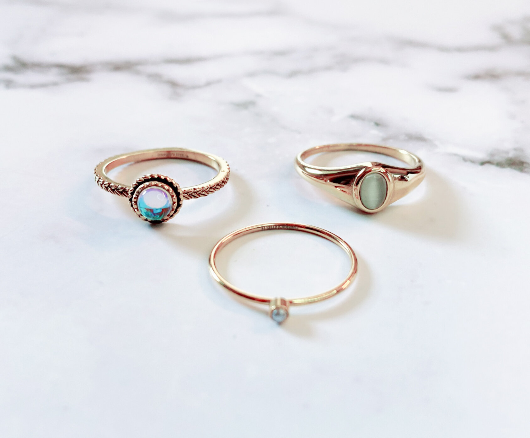 Charmin&#039;s Goudkleurige Ring Birthstone Juni Maansteen Parel Staal Iconic Vintage R1526