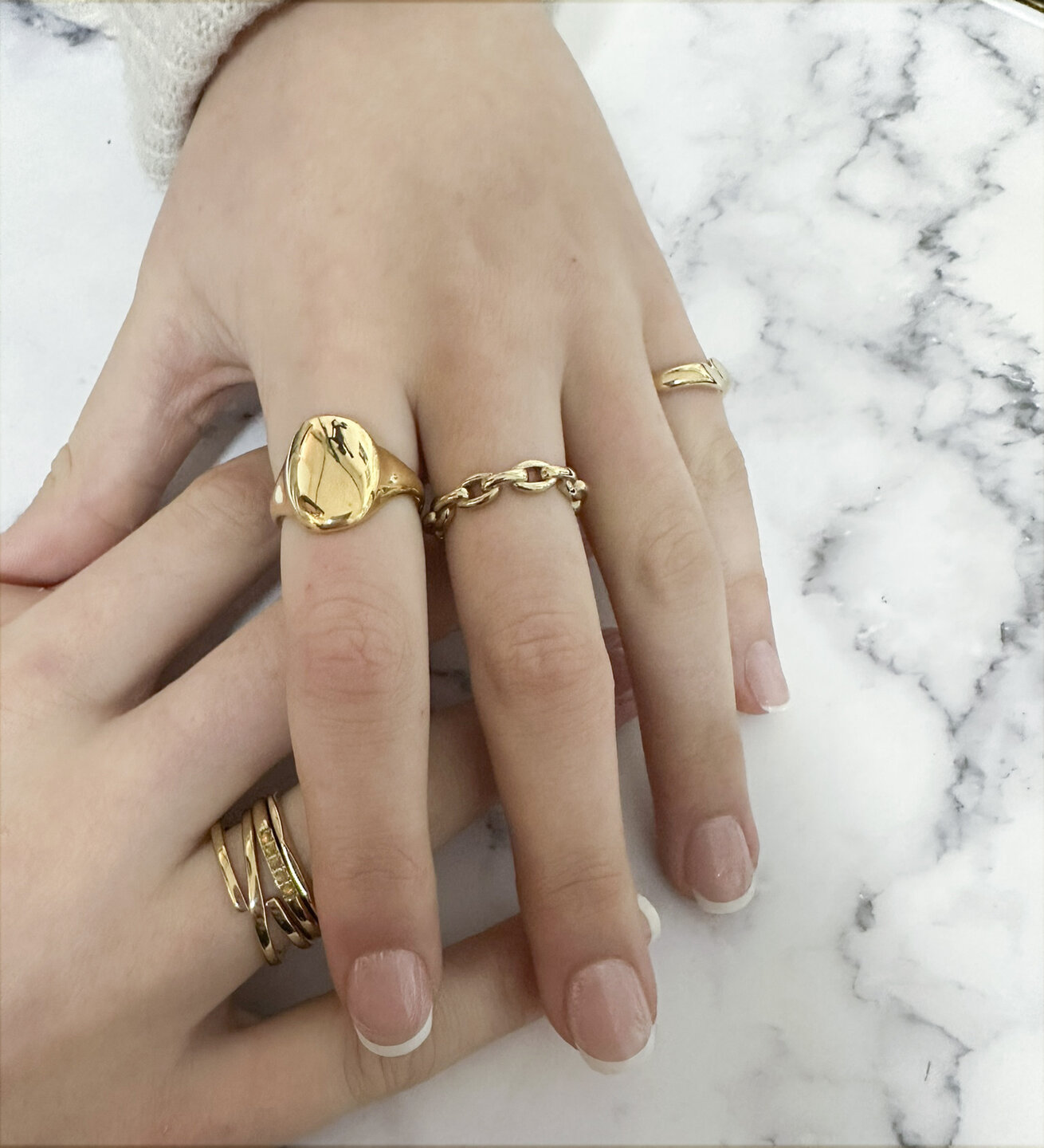 Charmin's Goudkleurige Open Ring met Vlakke Ovale Bovenkant Staal R1381 &ndash; Classy en Modern