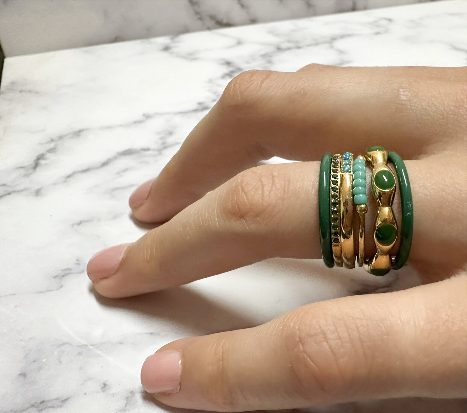 Bague empilable en &eacute;mail vert &eacute;meraude fonc&eacute; de Charmin en acier inoxydable - Un choix chic R1615