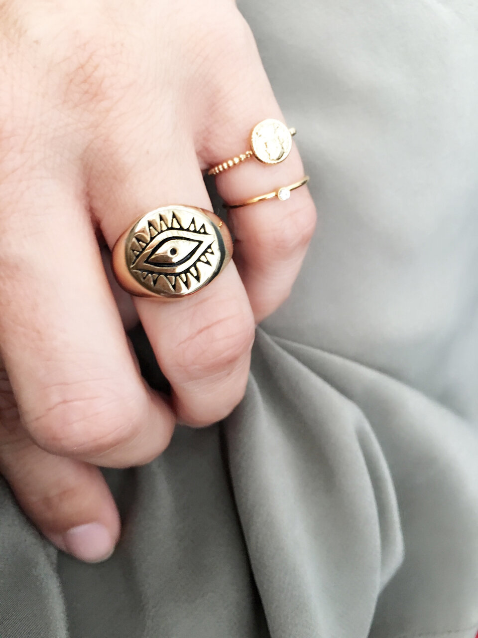 R680 I See You Gold Steel