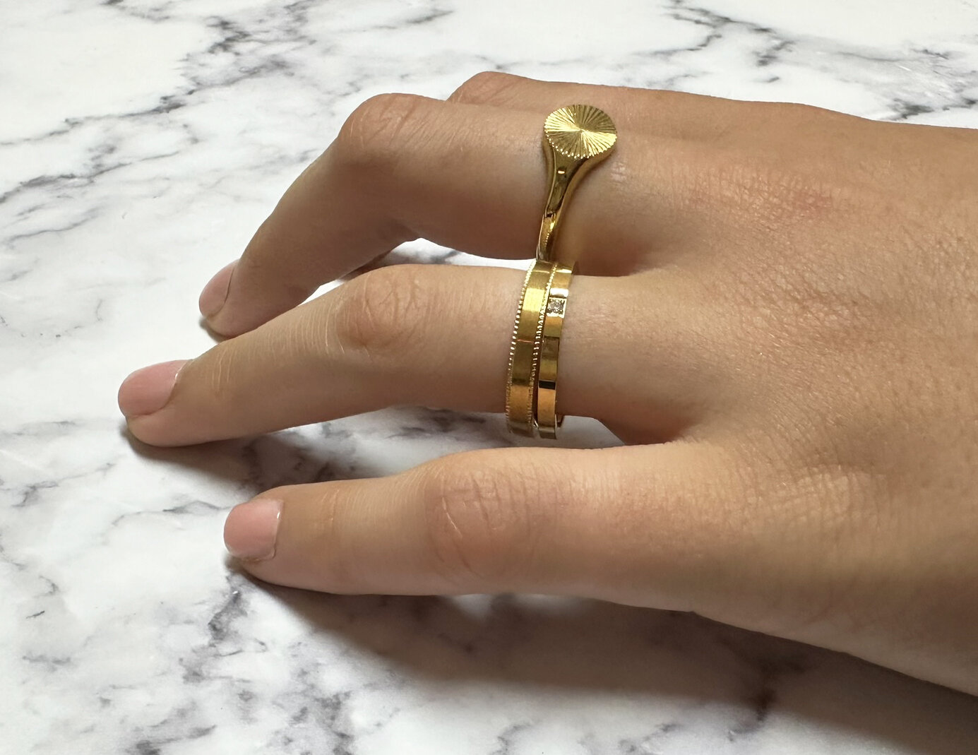 Charmin's Licht Matte Ring met Bewerking aan de Zijkant Staal R1414