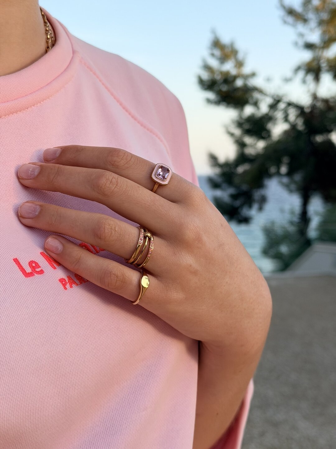 Charmin&rsquo;s Goudkleurige Memoire Ring R1126 Vijf Steentjes Blauwe Opaal Staal