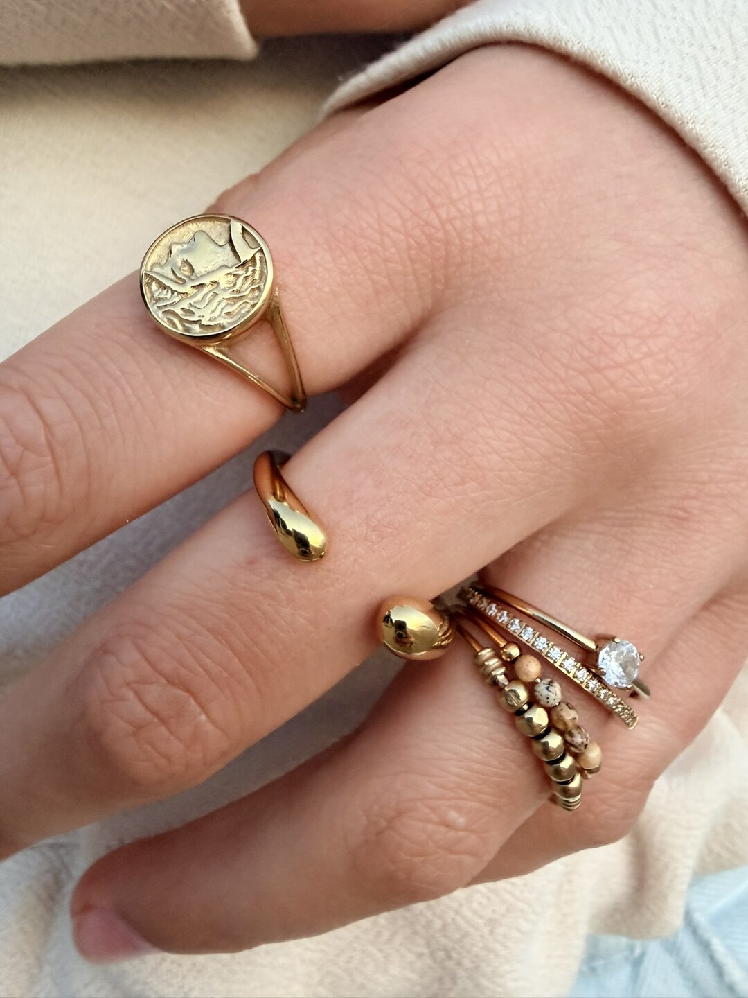 Charmins goudkleurige zegelring met Vintage Romeinse Godin Munt goldplated staal R1373
