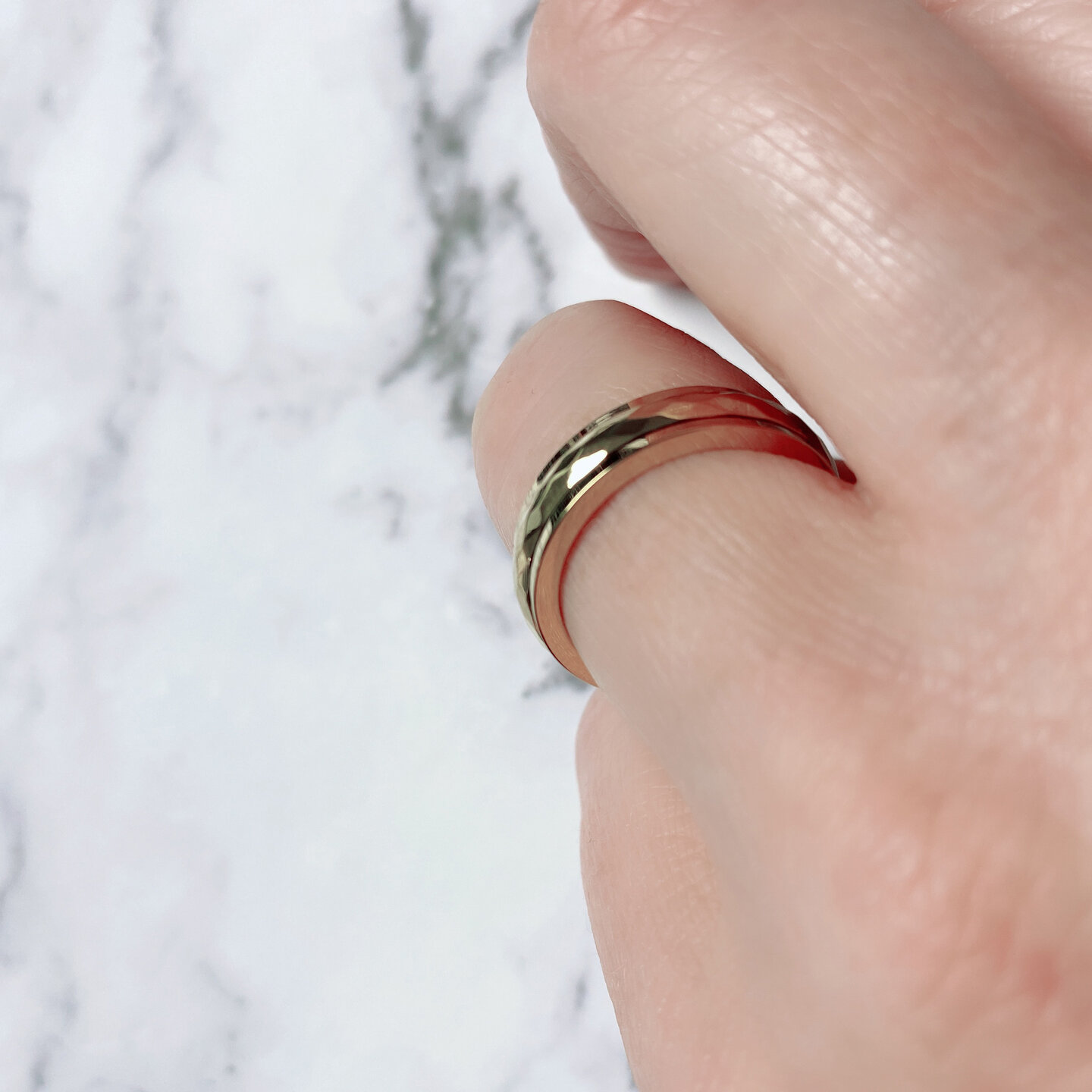 Charmin's Shiny Anxiety Fidget Ring Gehamerd Goud R1251