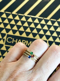 Charmin&rsquo;s Driehoek Solitair Ring Zwarte Steen Goudkleurig Staal R1299