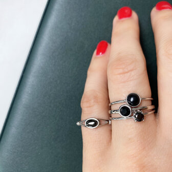 Charmin&#039;s Ring Round Stone Black Howlite Gemstone 5mm Steel R1047