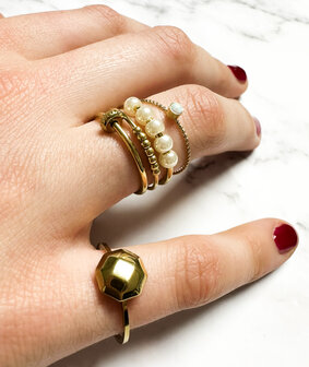 Charmin&#039;s Goudkleurige Gedraaide Birthstone Ring Witte Kristal Staal R945