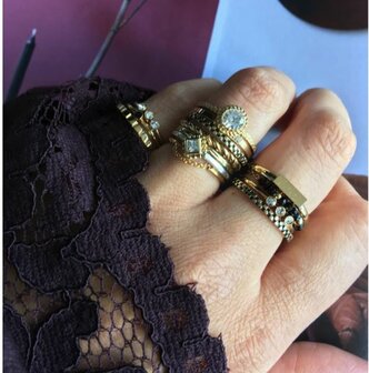 Charmin&#039;s Goudkleurige Ring Birthstone April Witte Kristal Staal Iconic Vintage R436