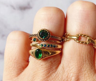Charmin&#039;s ring R1095 Birthstone May Dark Green Stone Goldplated Iconic Vintage 