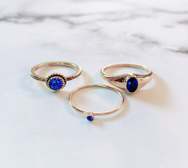 Charmin&#039;s Goudkleurige Ring Birthstone September Donkerblauwe Kristal Staal Iconic Vintage R1098