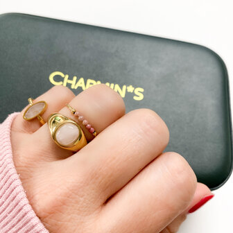 Charmin&#039;s goldfarbener Siegelring mit ovalem hellrosa Rosenquarz-Edelstein, Stahl R1269