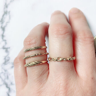 Charmin&#039;s Ring Leaves Shiny Goud R1243
