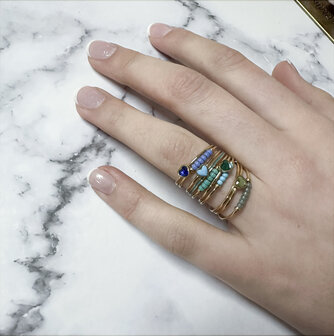 Charmin&#039;s Goudkleurige Ring met Lichtblauwe Topaas Hartsteen Staal R1572 &ndash; Birthstone Maart