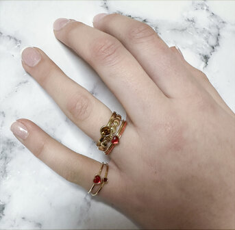 Charmin&#039;s Goudkleurige Ring met Wit Kristallen Hartsteentje Staal R1573 &ndash; Birthstone April