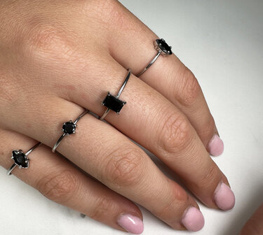 Charmin&#039;s Steel Ring with Elliptical Black Crystal Stone R1682 &ndash; Powerful Statement