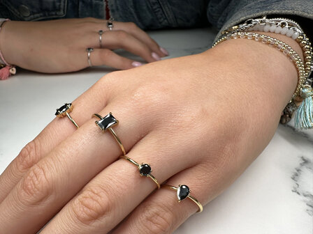 Charmin&#039;s Gold-Colored Ring with Teardrop-Shaped Black Crystal Stone R1752 &ndash; Statement Style
