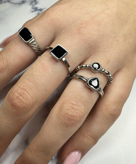 Charmin&#039;s Stalen Ring met Zwart Rond Steentje R1503 &ndash; Vintage en strak