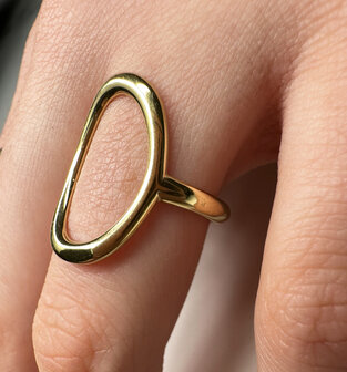 Charmin&#039;s Goudkleurige Chunky Ring met Ovale Vorm Staal R1770 &ndash; Krachtig en Groot