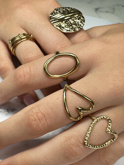 Charmin&#039;s Goudkleurige Chunky Ring met Ovale Vorm Staal R1770 &ndash; Krachtig en Groot